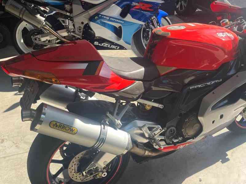 Aprilia RSV 1000 RR Factory Carbon rok 2006 - foto 5