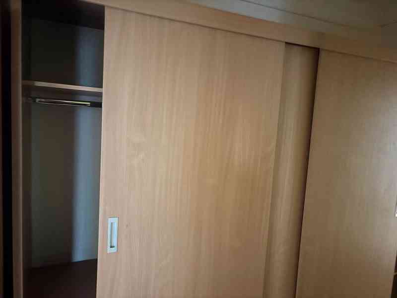 Výsuvná skříň na chodbě  - foto 6