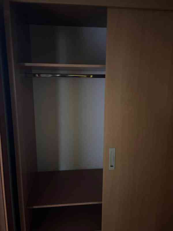 Výsuvná skříň na chodbě  - foto 5