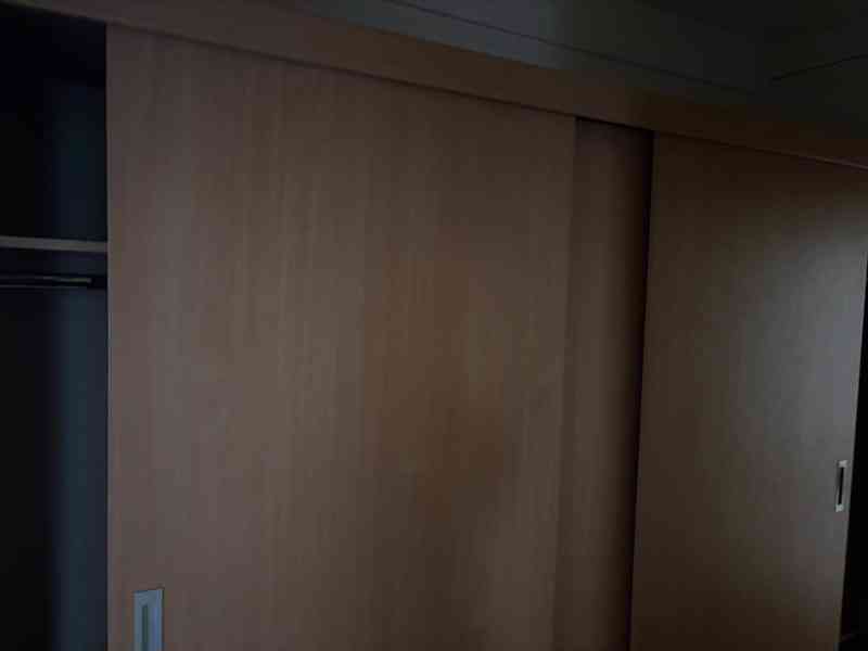 Výsuvná skříň na chodbě  - foto 4