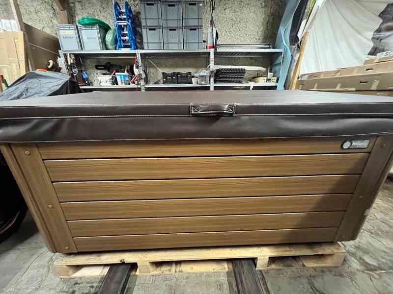 Vířivá vana Envoy HotSpring - foto 8