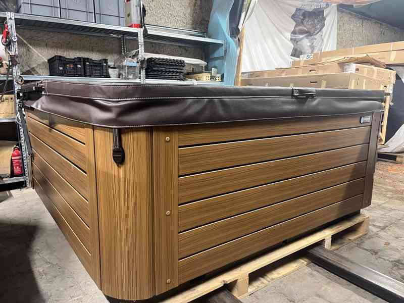 Vířivá vana Envoy HotSpring - foto 7