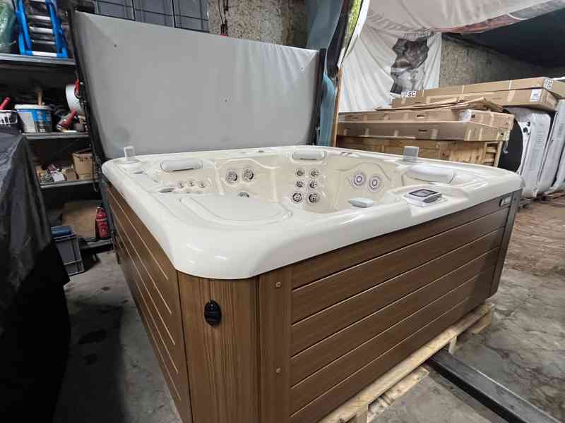 Vířivá vana Envoy HotSpring - foto 11