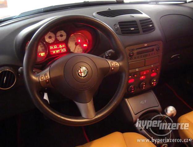 Alfa Romeo GT 2.0 JTS Distintive - foto 13