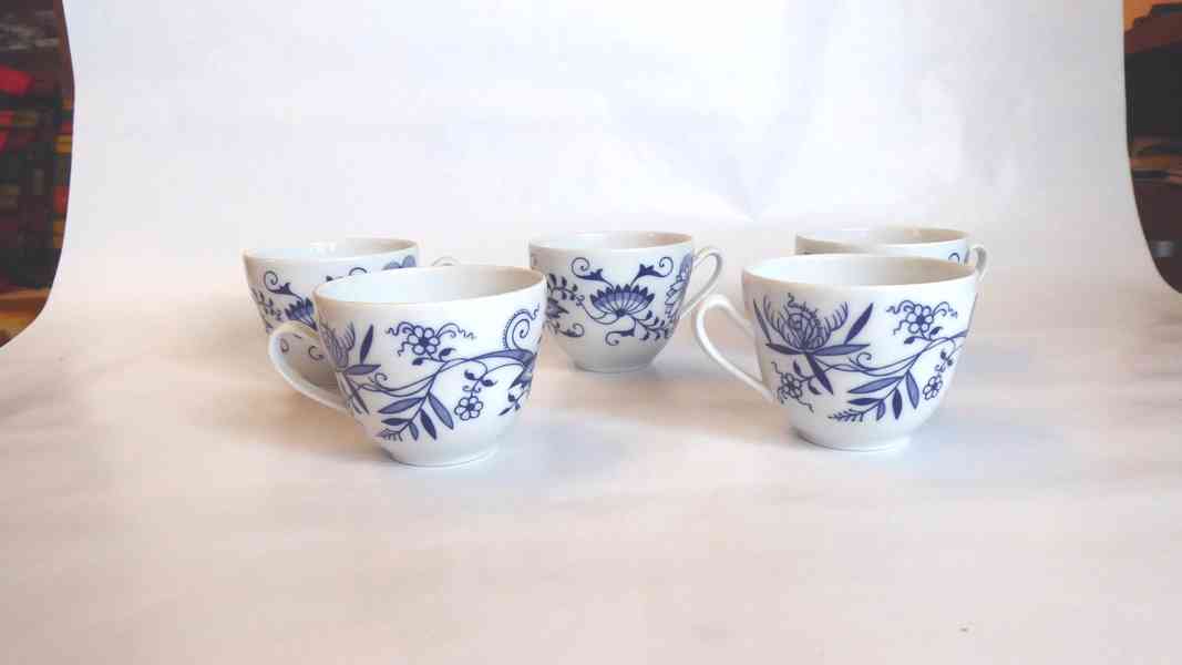 T002_ Mokka šálky, cibulák, porcelán, retro, za vše  - foto 3