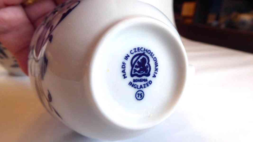 T002_ Mokka šálky, cibulák, porcelán, retro, za vše  - foto 2