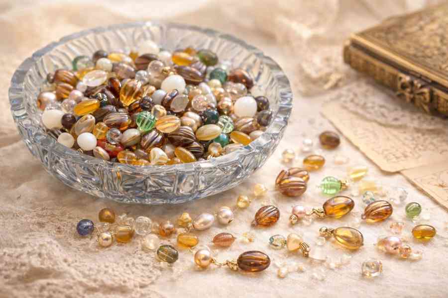 Ukončení tvorby šperků – kvalitní materiál pro bižuterii 