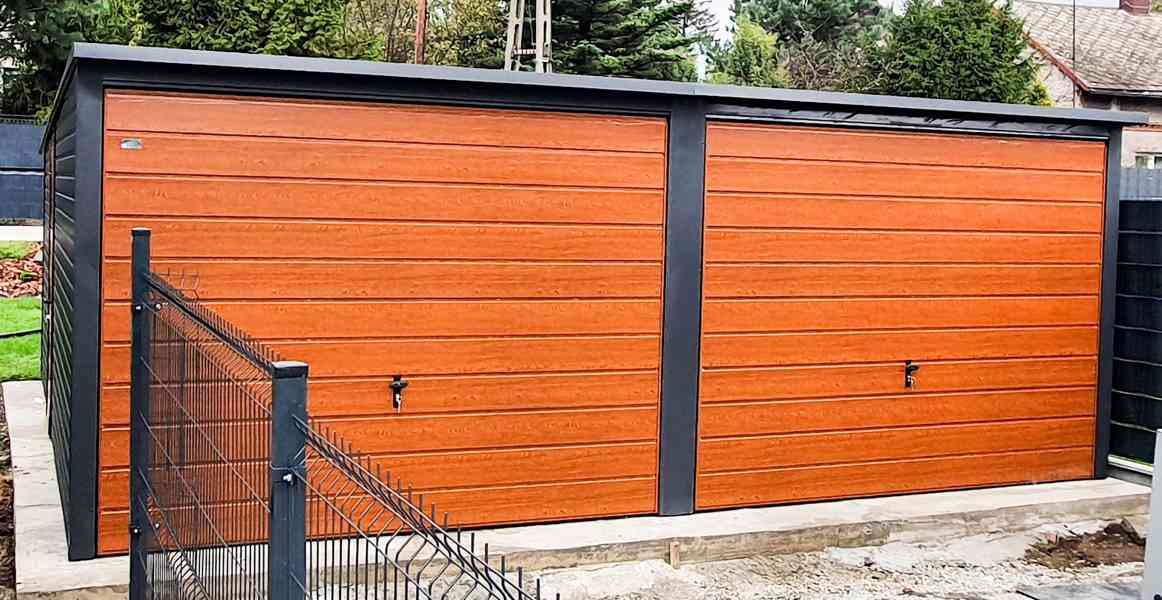 Plechová garáž 6m x 6m spád dozadu - 2x výklopná vrata TS222 - foto 3
