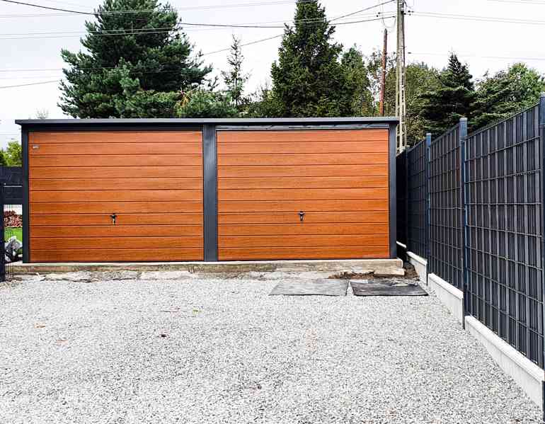 Plechová garáž 6m x 6m spád dozadu - 2x výklopná vrata TS222 - foto 5