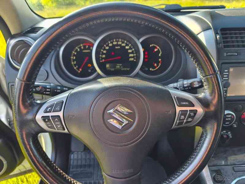 Suzuki Grand Vitara 3,2 V6 - foto 5