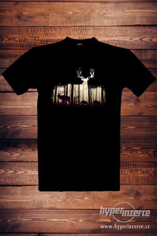 Jelen a divočáci - foto 1