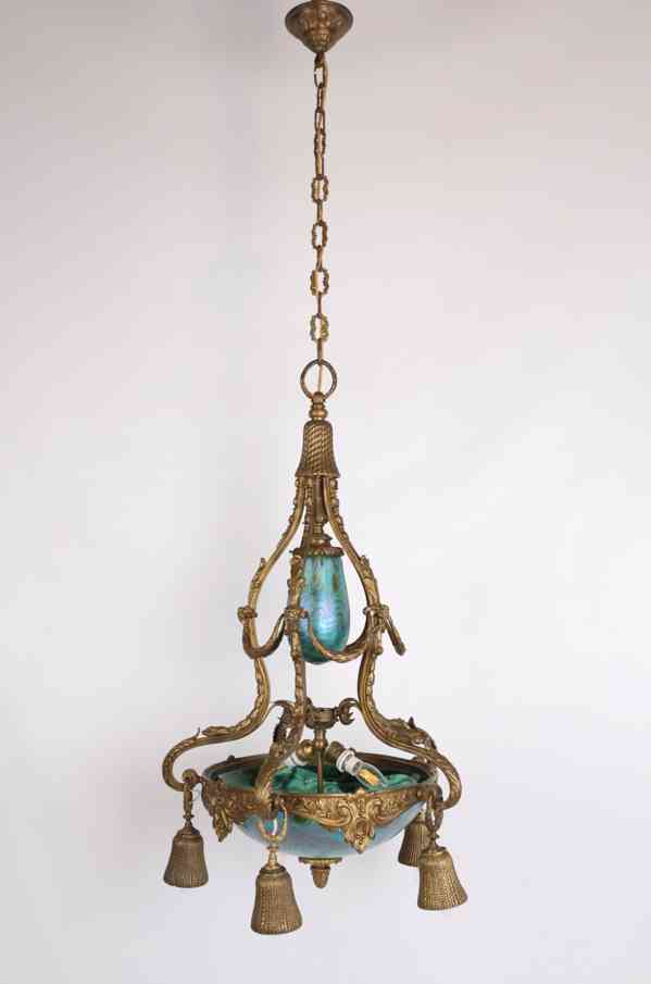 Secesní bronzový lustr  se stínidly z irizovaného - foto 2