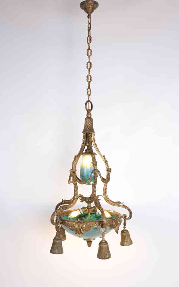 Secesní bronzový lustr  se stínidly z irizovaného - foto 7