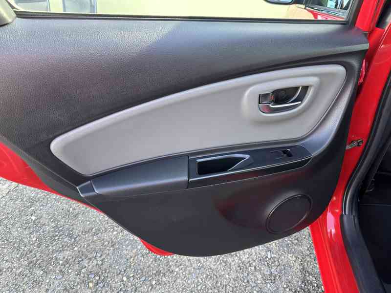 Toyota Yaris 1.5 Hybrid 74kW/navi/Kamera - foto 12