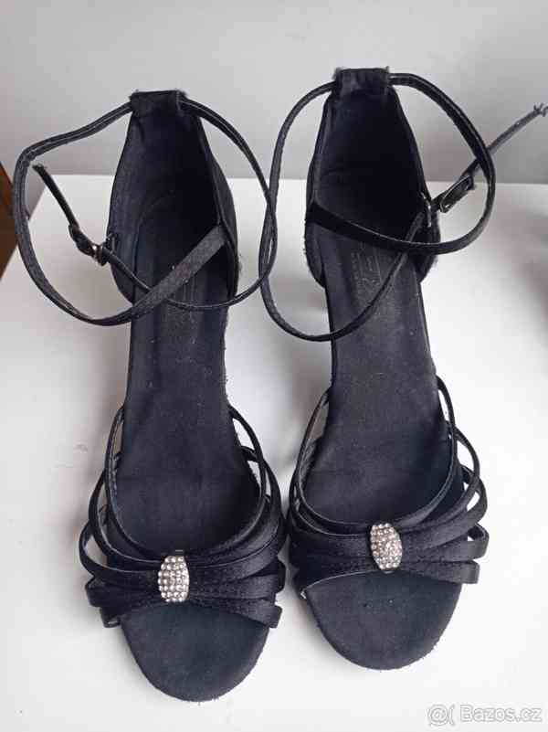 Taneční boty s chrániči podpatků vel 38 