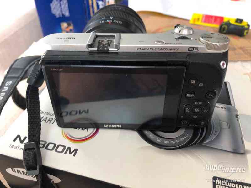 Fotoaparát Samsung NX300M s brašnou a SD kartou - foto 2