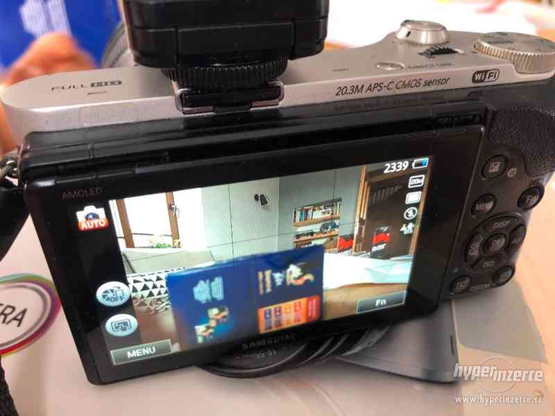 Fotoaparát Samsung NX300M s brašnou a SD kartou - foto 5