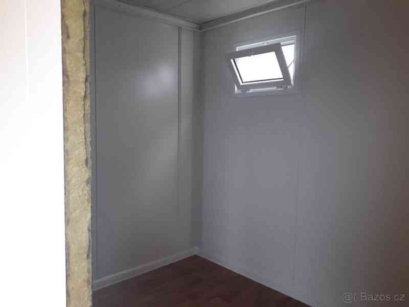 Obytný kontejner 3x8 m z PUR panelů - velké okno - foto 8