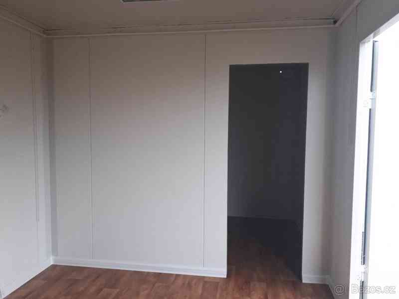 Obytný kontejner 3x8 m z PUR panelů - velké okno - foto 9