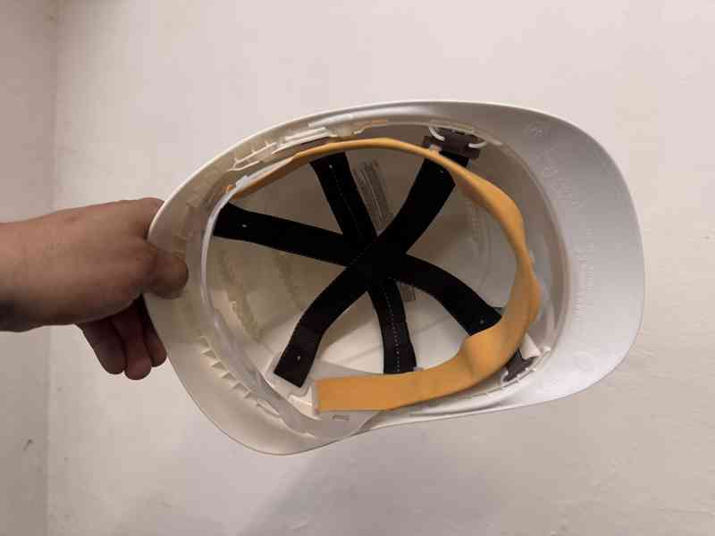 Ochranná přilba UVEX - foto 2