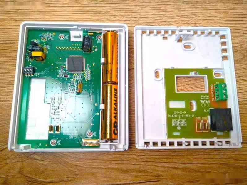 Termostat EMOS Salus T105 + baterie ZDARMA - foto 3