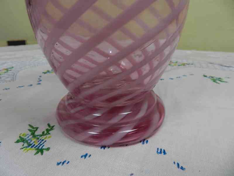 Hezká stará růžová foukaná Váza s pruhy - foto 4