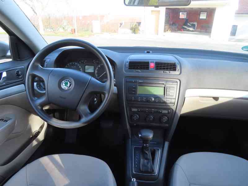 Škoda Octavia 1.6 MPI automat - foto 6