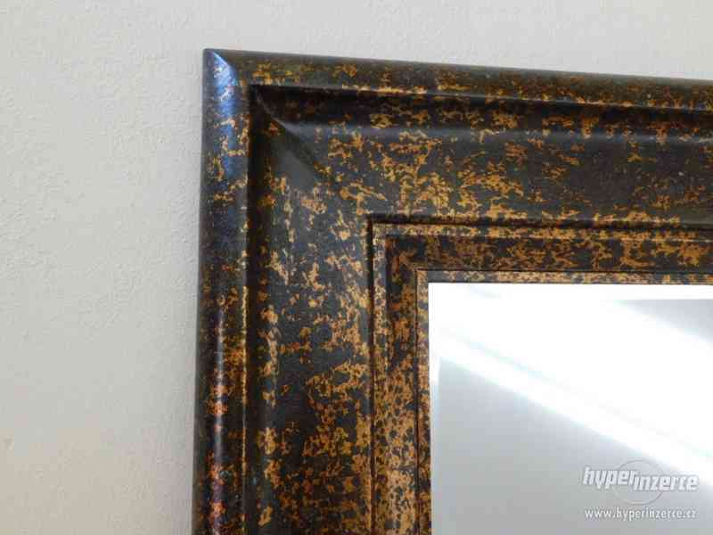 Velké zrcadlo v hnědozlatém rámu - foto 2