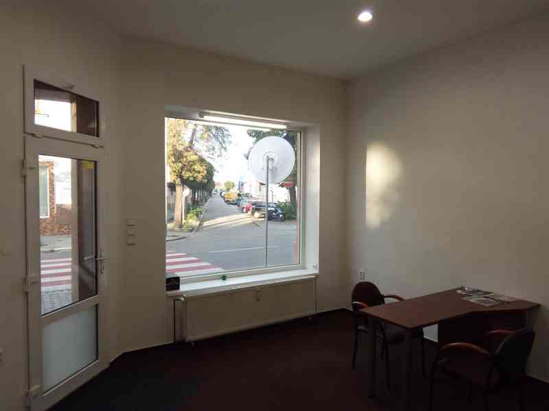 Pronajmu obchod s výlohou na ul. Charbulova 831/30 - foto 2