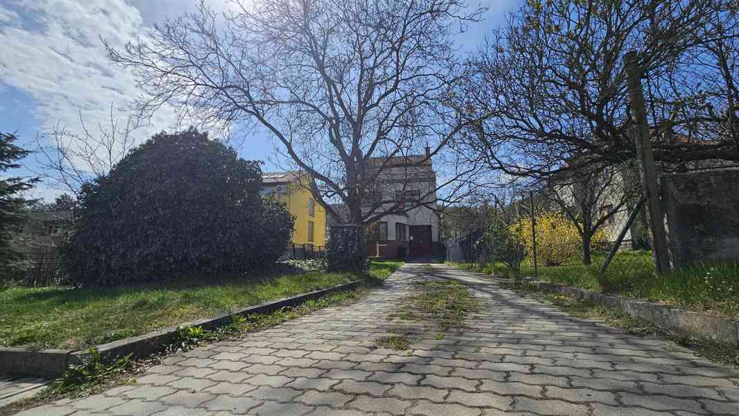 Vilka 6+1 na severu Brna, parcela 465m2, parkovaní 5 aut.  - foto 4