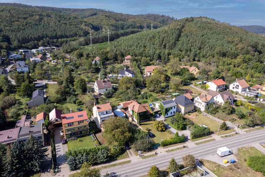 Vilka 6+1 na severu Brna, parcela 465m2, parkovaní 5 aut.  - foto 5