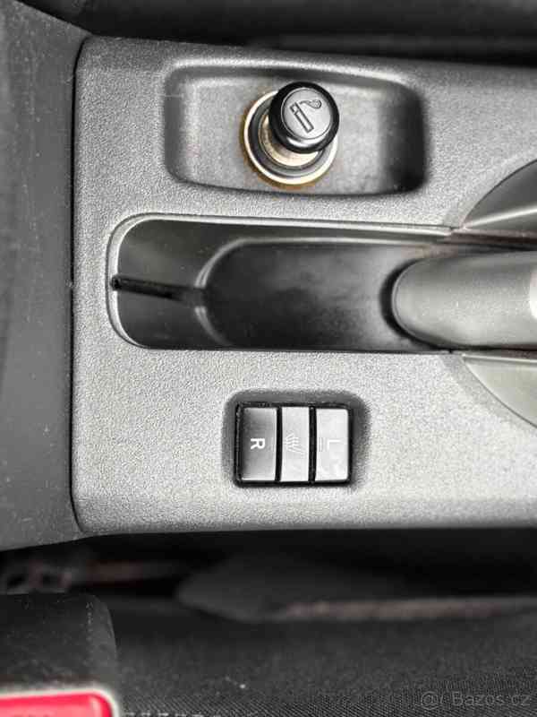 Toyota Auris 1,6   97 kW, původ Česká republika - foto 14