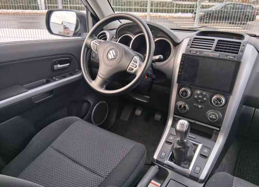 Suzuki Grand Vitara 2.0i Comfort+ benzín 103kw - foto 15