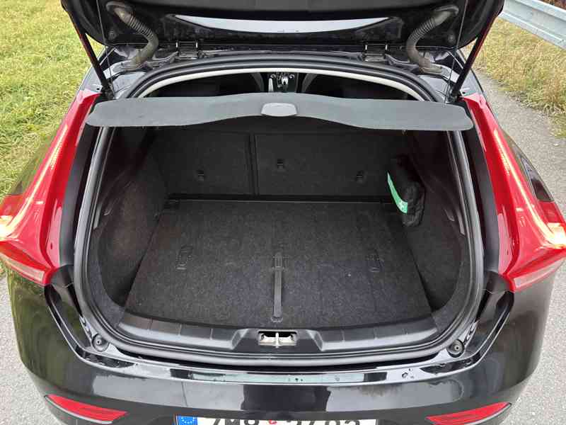 Volvo V40 D2 Momentum 6/2019,80200km - foto 3