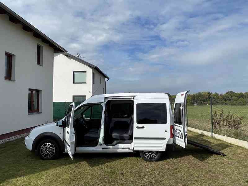 Ford Tourneo s rampou pro vozíčkáře - foto 3