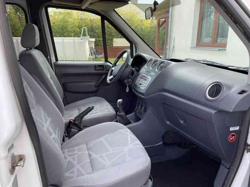 Ford Tourneo s rampou pro vozíčkáře - foto 9