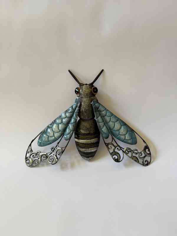 Včela - modro černá kovová nástěnná dekorace - foto 1