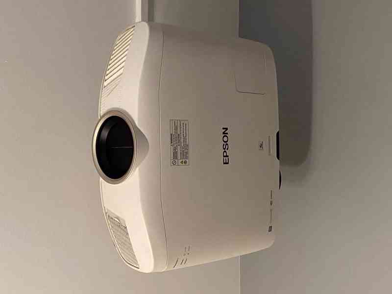 Projektor EPSON EH-TW 7300 + 4 x 3D brýle