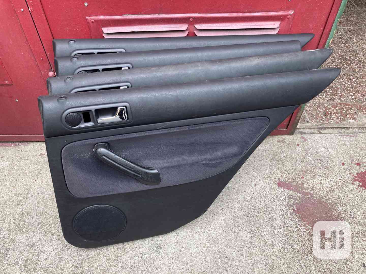 Tapec pravý zadní VW Golf IV – OEM: doplním - foto 1