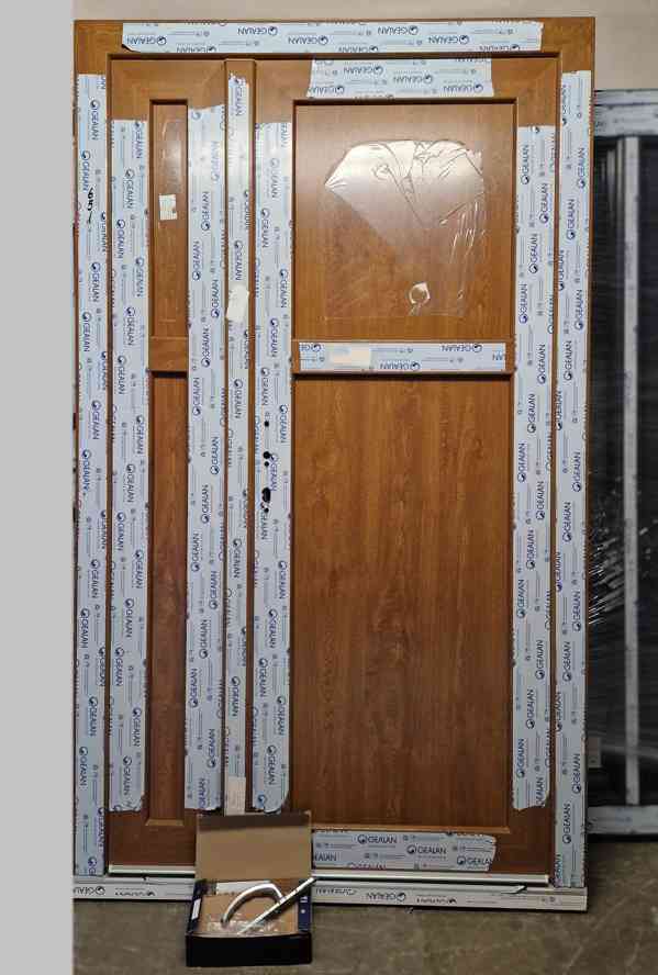 Dveře vchodové plastové Gealan výroba ČR 125x210cm  - foto 2