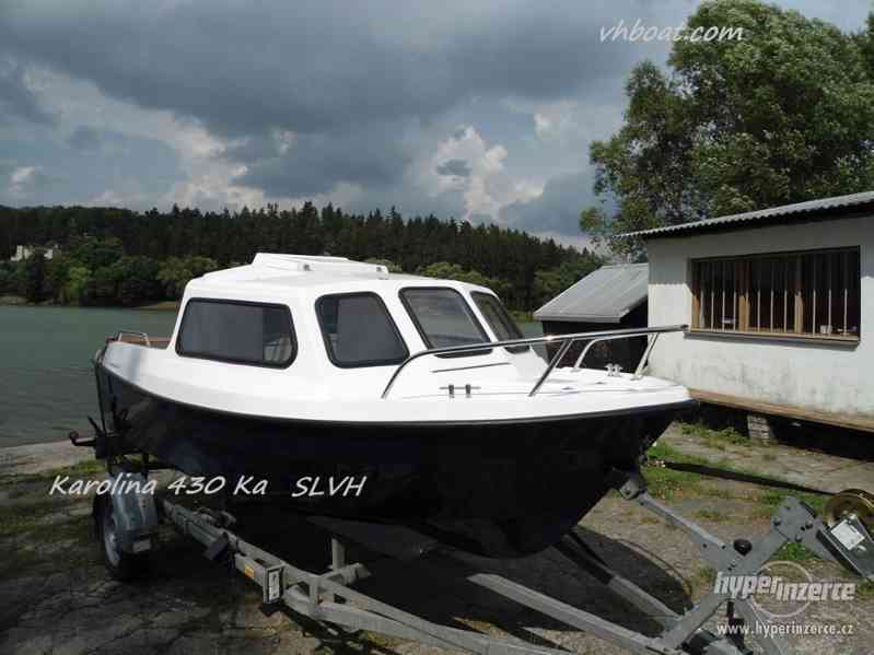 Motorový kajutový člun karolina 430 Ka - foto 1