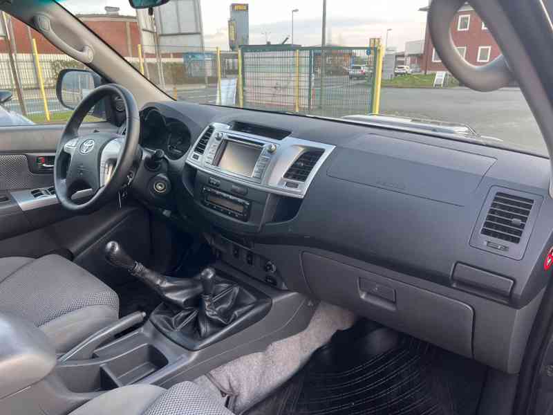 Toyota Hilux 3.0 D 4x4 126kw - foto 7