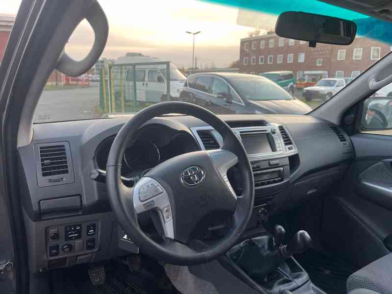 Toyota Hilux 3.0 D 4x4 126kw - foto 18