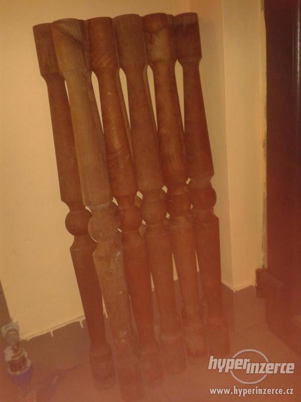 prodám frézované schodišťové dřevěné sloupky - foto 1