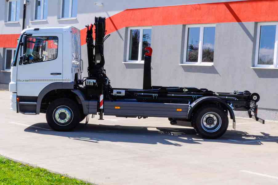 MERCEDES ATEGO 1318 NOVÝ HÁKOVÝ NOSIČ KONTEJNERŮ +HYDR. RUKA - foto 4