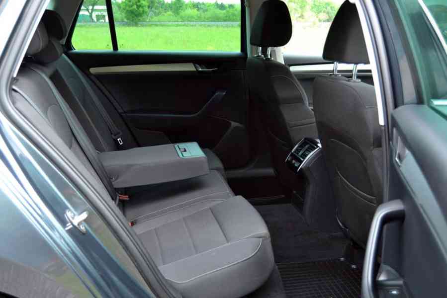 Škoda Superb 2.0 TDI 110kW Ambition Navi DSG - foto 14