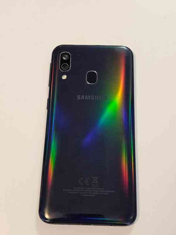 Mobilní telefon Samsung Galaxy A40 - foto 2