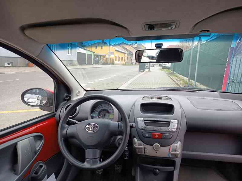 Toyota Aygo 1,0i Comfort ČR  - foto 13