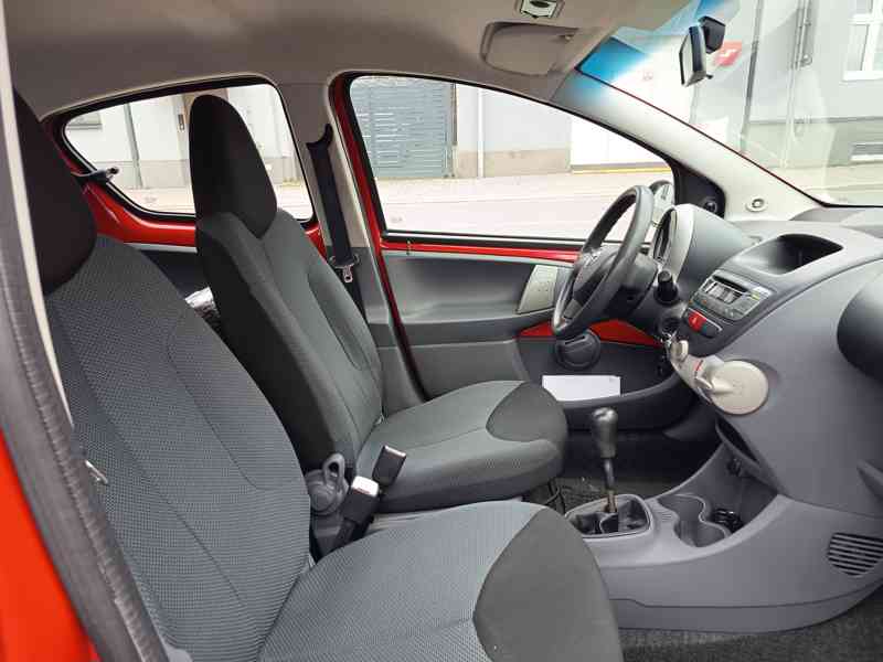 Toyota Aygo 1,0i Comfort ČR  - foto 12