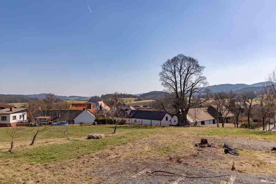 Slunný stavební pozemek s výhledem, Mokrosuky u Sušice - foto 5